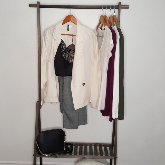 Black silk deep V cami - Picture 6 of 7